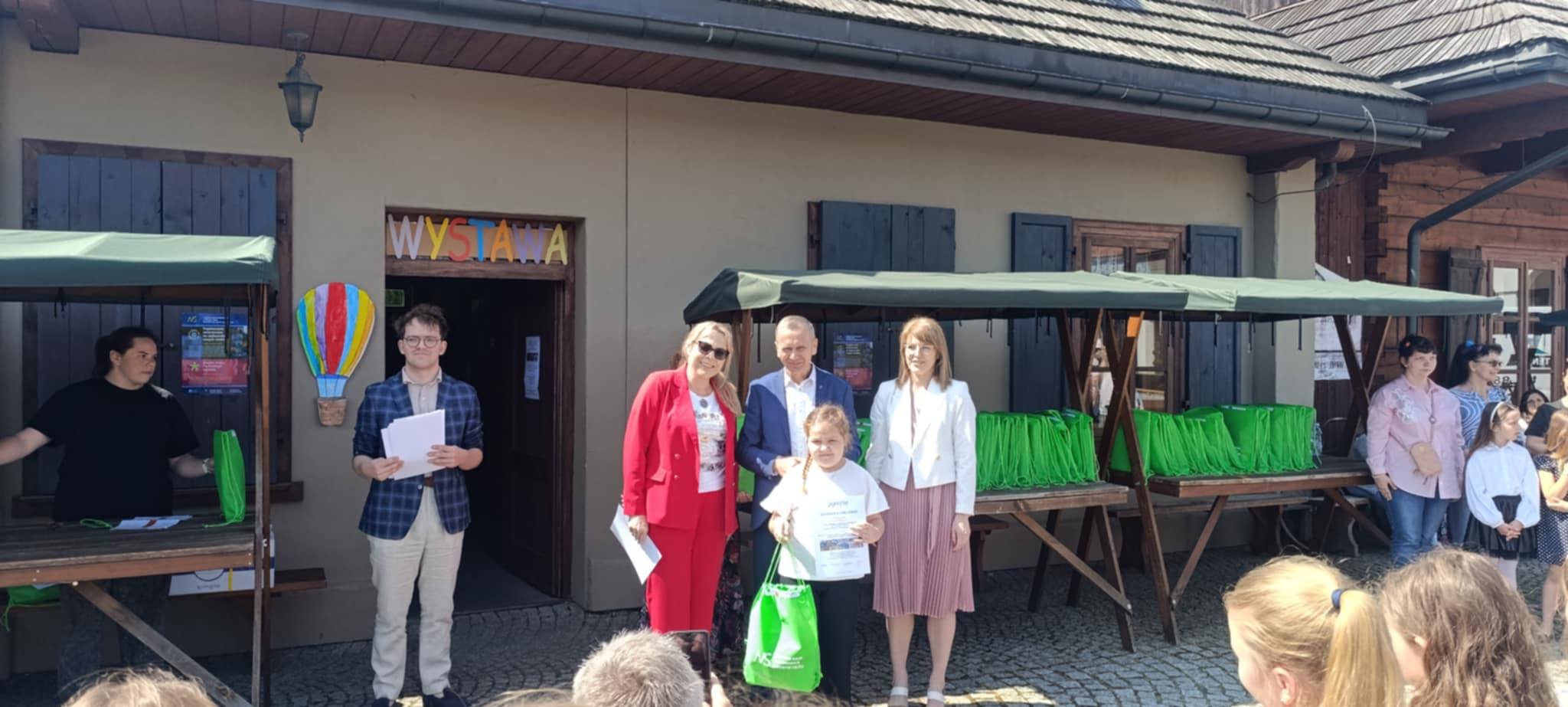 XV Międzypowiatowy Konkurs Plastyczny „Pejzaż sądecki – kolaż nastrojów zatrzymanych w kadrze”.
