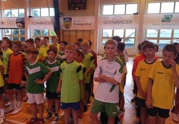 Rozgrywki w halowej piłce nożnej w Brzeznej!