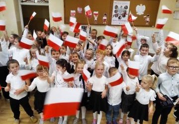 „Szkoła do hymnu”