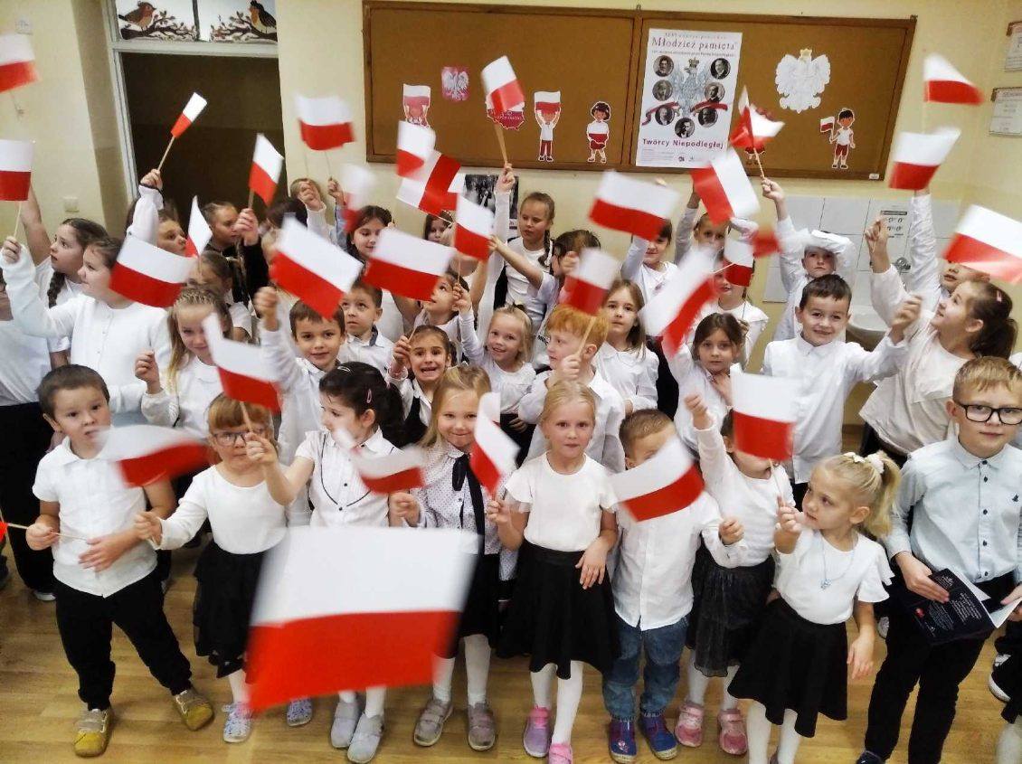 „Szkoła do hymnu”