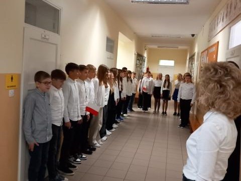 "Szkoła do hymnu”