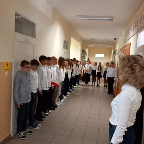 "Szkoła do hymnu”